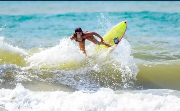 Registro de surf compartilhado pelo coletivo Litoral/SE por Elas