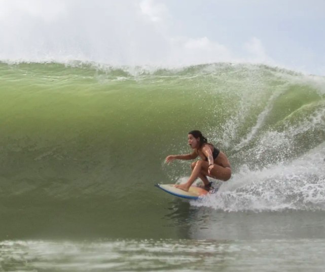 Registro de surf compartilhado pelo coletivo Litoral/SE por Elas